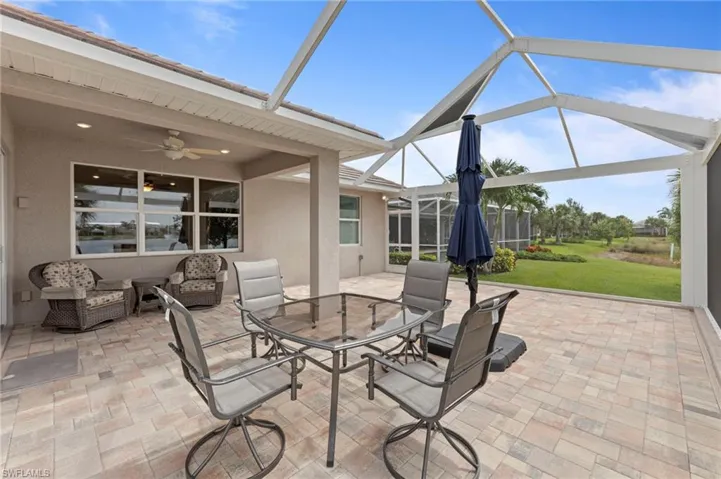 Plenty of room on lanai to add more furniture