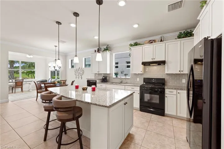 Gas range, island w/storage