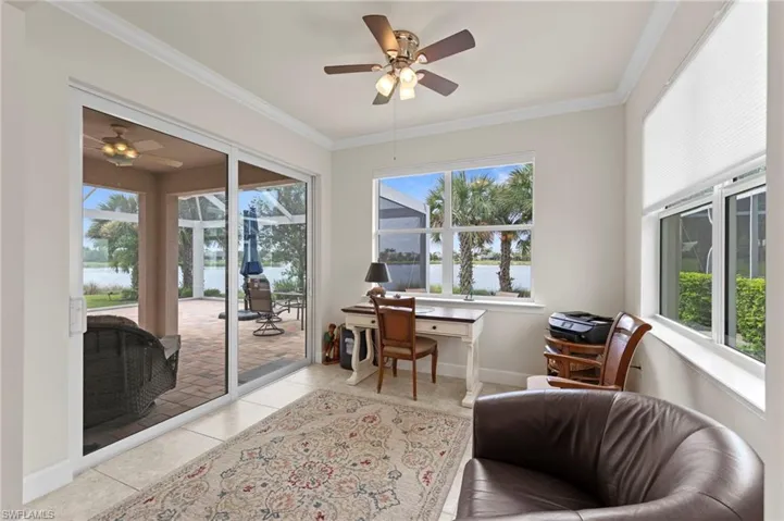 Sunroom looking out to lanai