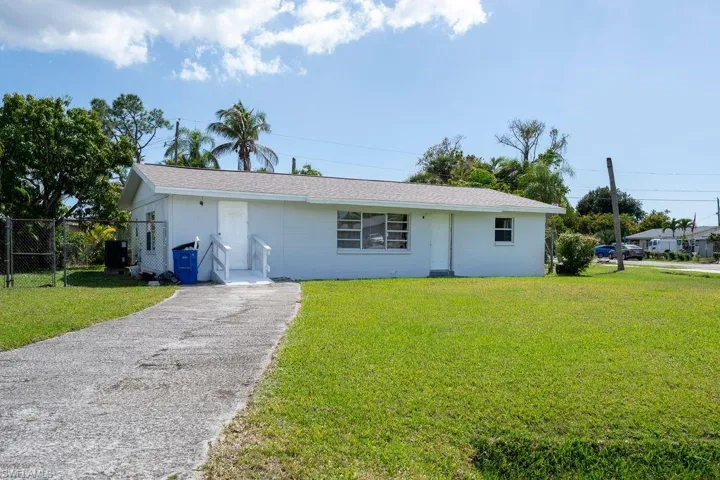 4631  New Haven  DR, Fort Myers, FL 33908