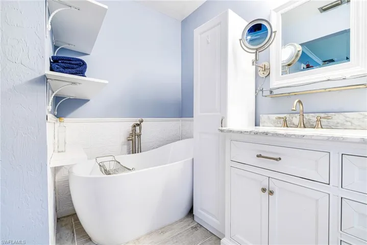 5033 Sw 22nd Pl, Cape Coral, Florida 33914