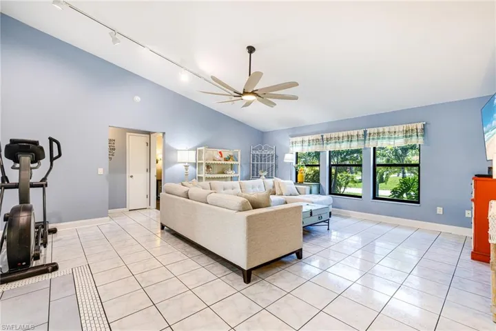 5033 Sw 22nd Pl, Cape Coral, Florida 33914