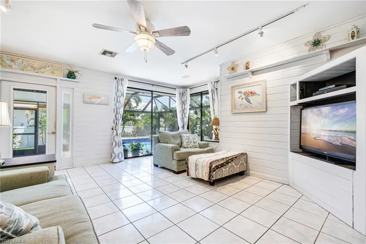 5033 Sw 22nd Pl, Cape Coral, Florida 33914