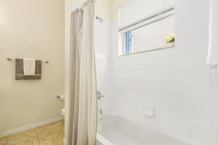 2557  Keystone Lake  DR, Cape Coral, FL 33909