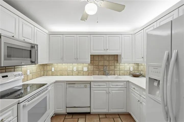 3951 Gulf Shore Blvd N 302, Naples, Florida 34103