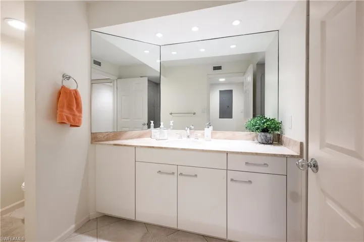 4551 Gulf Shore Blvd N 306, Naples, Florida 34103