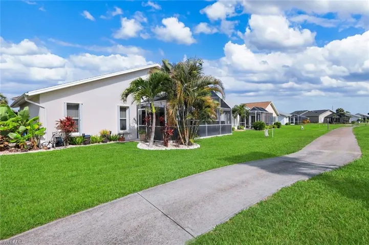 17740  Pineapple Palm  CT, North Fort Myers, FL 33917