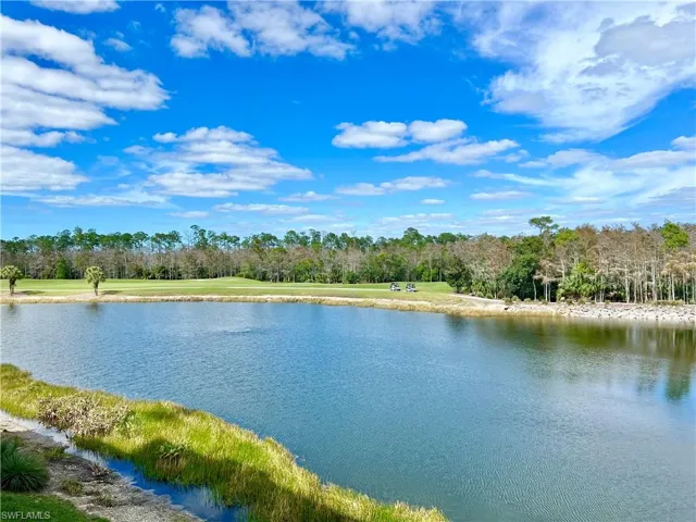 Tranquility of water, interest of golf and privacy of preserve