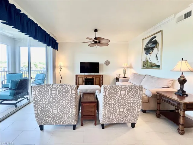 Beautifully furnished LR