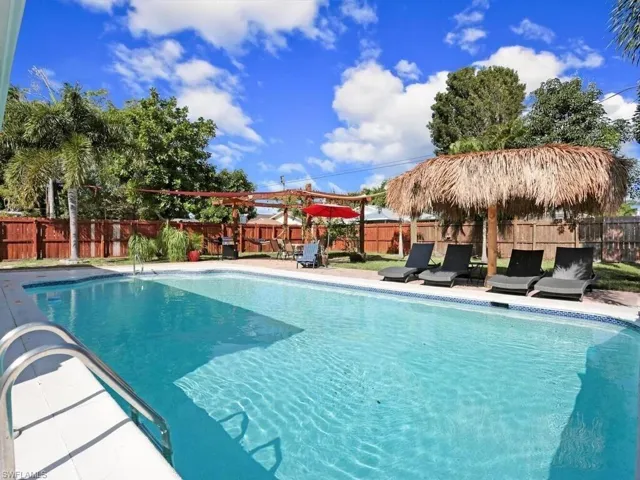 657 93rd Ave N 2, Naples, Florida 34108