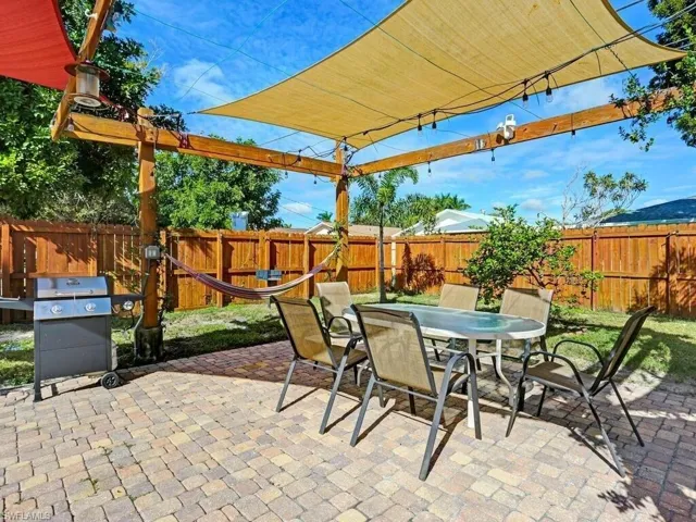 657 93rd Ave N 2, Naples, Florida 34108