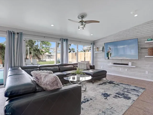 657 93rd Ave N 2, Naples, Florida 34108