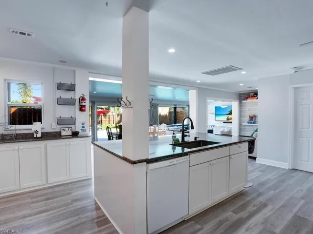 657 93rd Ave N 2, Naples, Florida 34108