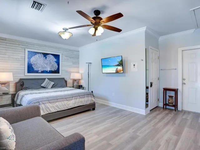 657 93rd Ave N 2, Naples, Florida 34108