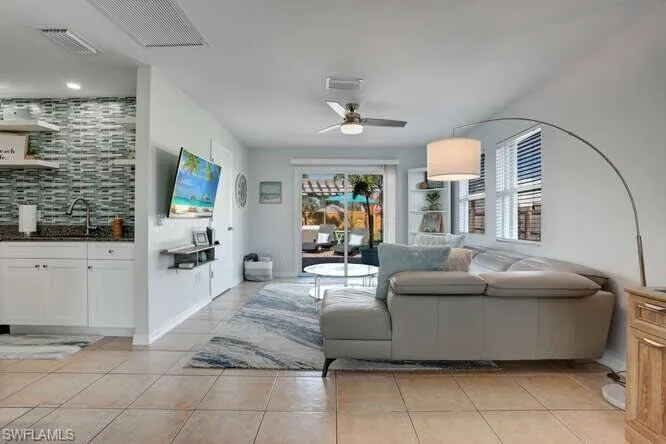657 93rd Ave N 2, Naples, Florida 34108
