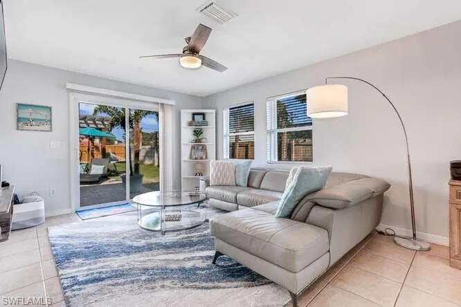 657 93rd Ave N 2, Naples, Florida 34108