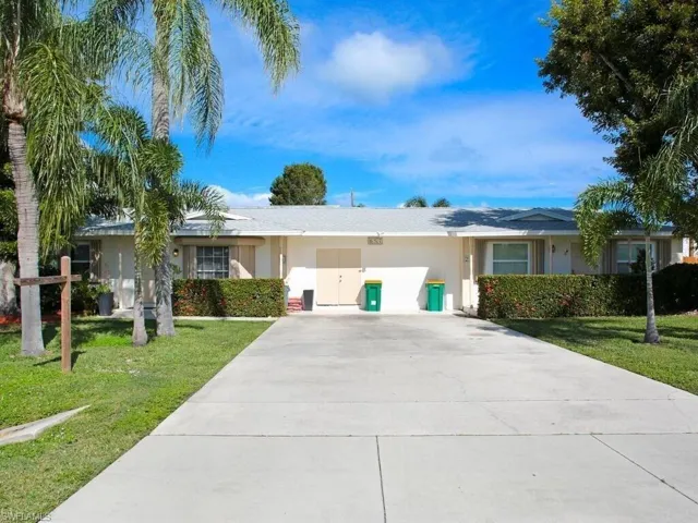 657 93rd Ave N 2, Naples, Florida 34108