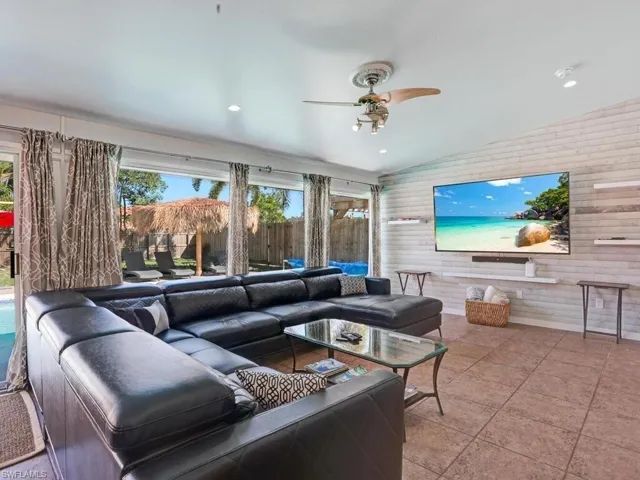 657 93rd Ave N 2, Naples, Florida 34108