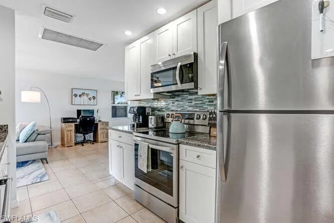657 93rd Ave N 2, Naples, Florida 34108
