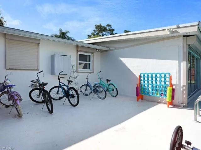 657 93rd Ave N 2, Naples, Florida 34108