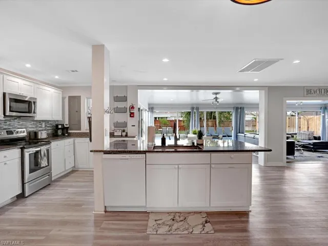 657 93rd Ave N 2, Naples, Florida 34108