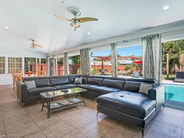 657 93rd Ave N 2, Naples, Florida 34108