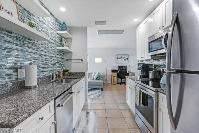 657 93rd Ave N 2, Naples, Florida 34108