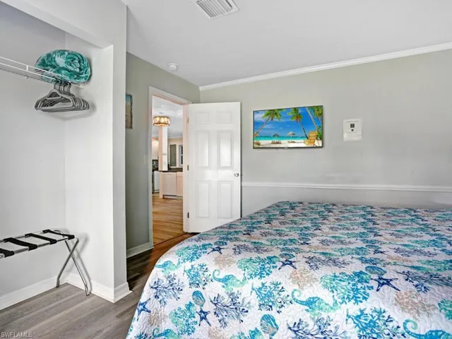 657 93rd Ave N 2, Naples, Florida 34108