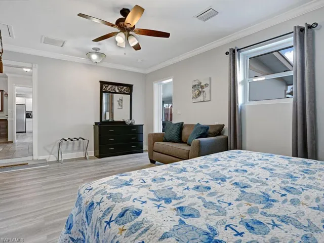 657 93rd Ave N 2, Naples, Florida 34108