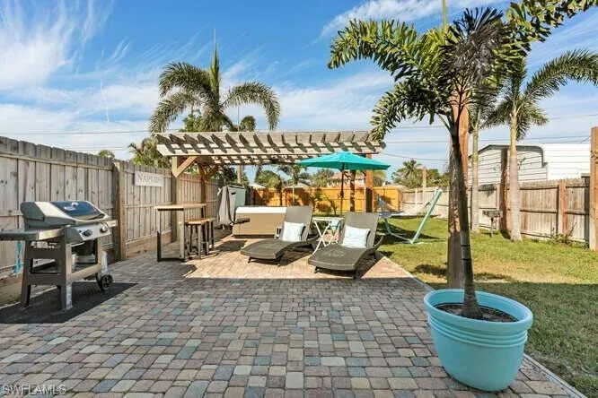 657 93rd Ave N 2, Naples, Florida 34108