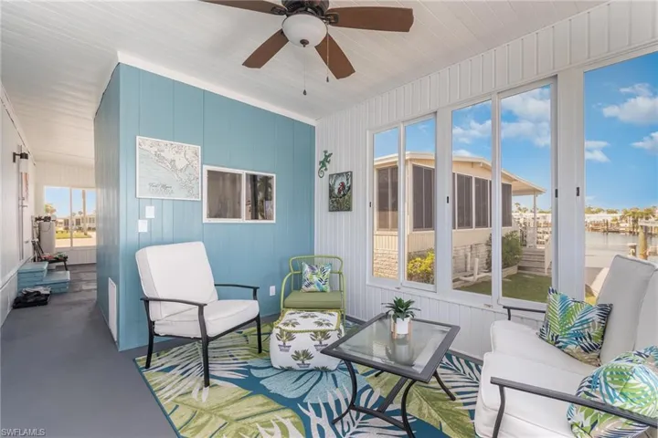 Sunroom with ceiling fan
