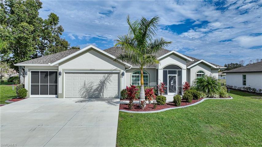 3 CAR GARAGE, PICTURE PERFECT