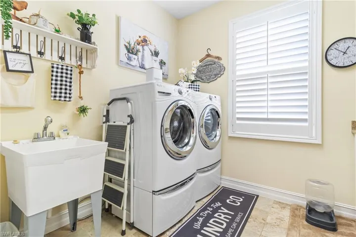Washroom with washing machine and dryer