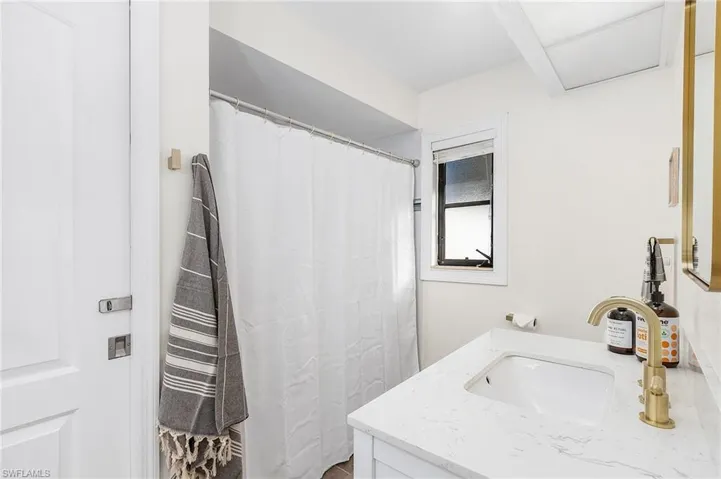 Full bathroom featuring a shower with shower curtain and vanity