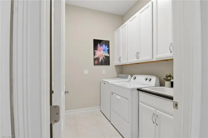 3653 Avenida Del Vera, North Fort Myers, Florida 33917