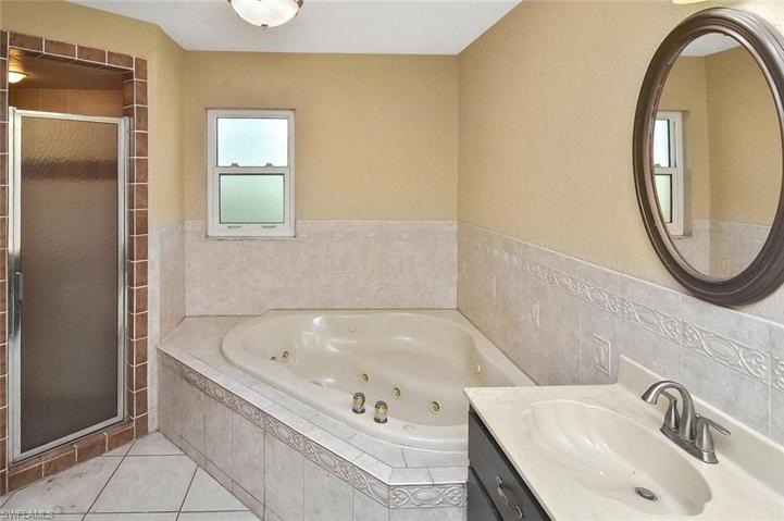 230 Salem AVE NW, PORT CHARLOTTE FL 33952