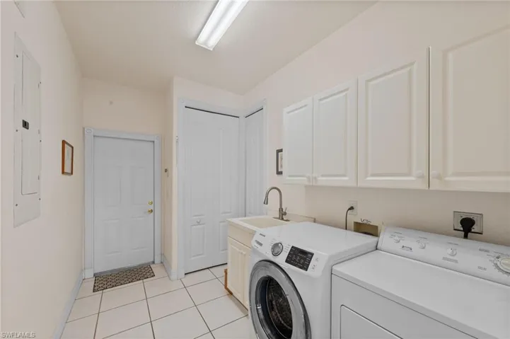 2008 Palaco Grande Pkwy, Cape Coral, Florida 33904