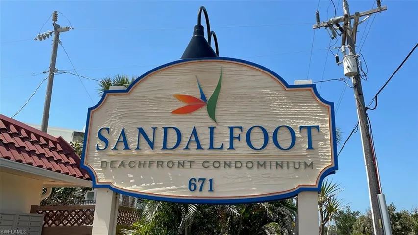 Sign_along_East_Gulf_Drive