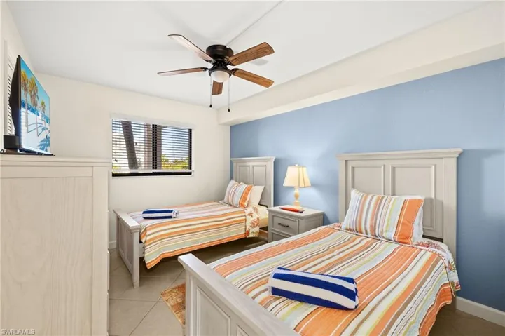 Guest_bedroom_with_twins