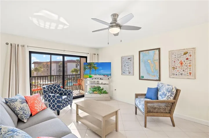 Bright_and_airy_living_room