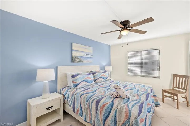Master_bedroom_looking_northeast