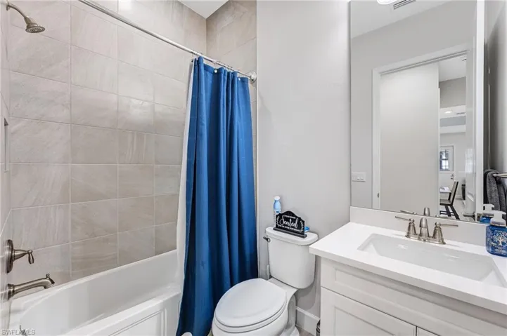 Full bath with shower / tub combo and vanity