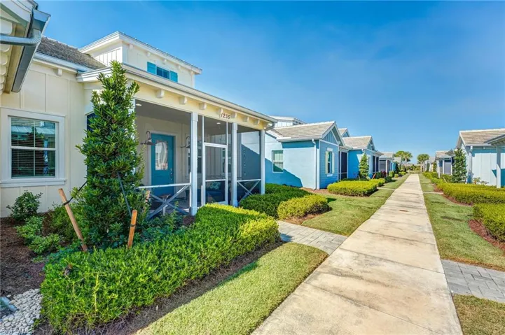 Front sidewalk entry
