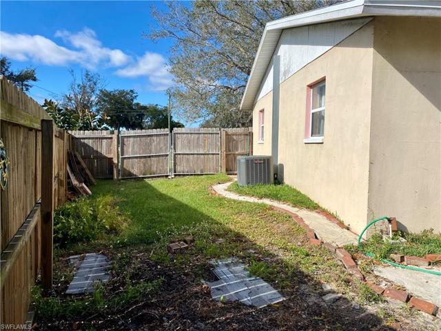 The side yard was fenced, and it's perfect for boat or RV parking