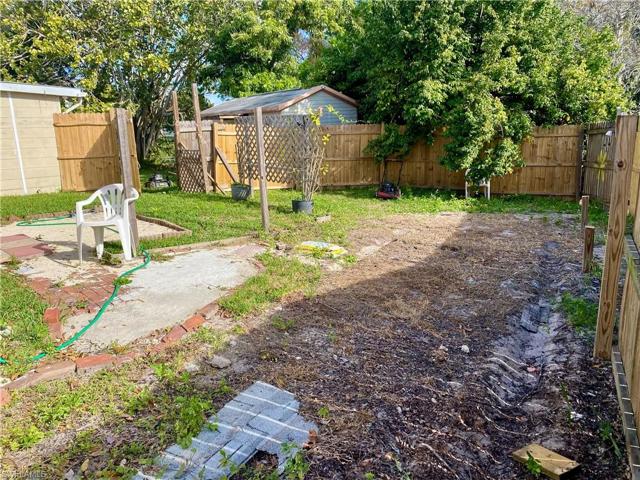 The side yard was fenced, and it's perfect for boat or RV parking