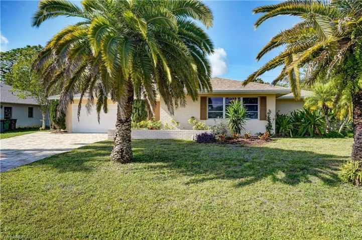 4818  Tahiti  LN, Naples, FL 34112