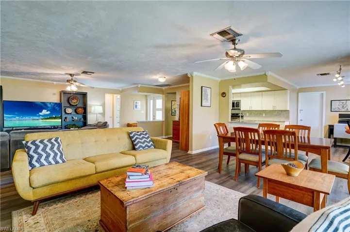 4818  Tahiti  LN, Naples, FL 34112
