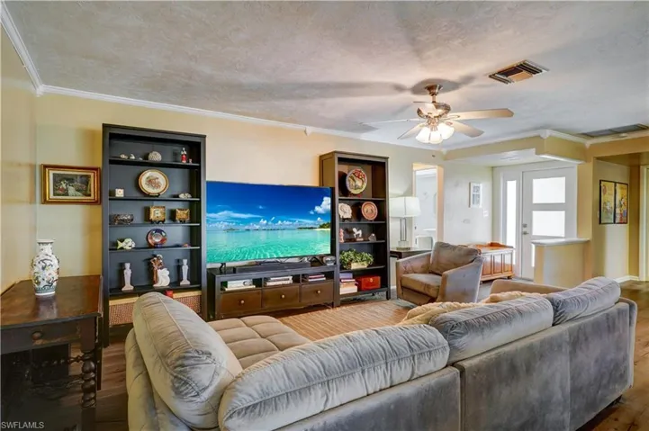 4818  Tahiti  LN, Naples, FL 34112