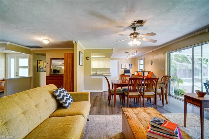 4818  Tahiti  LN, Naples, FL 34112