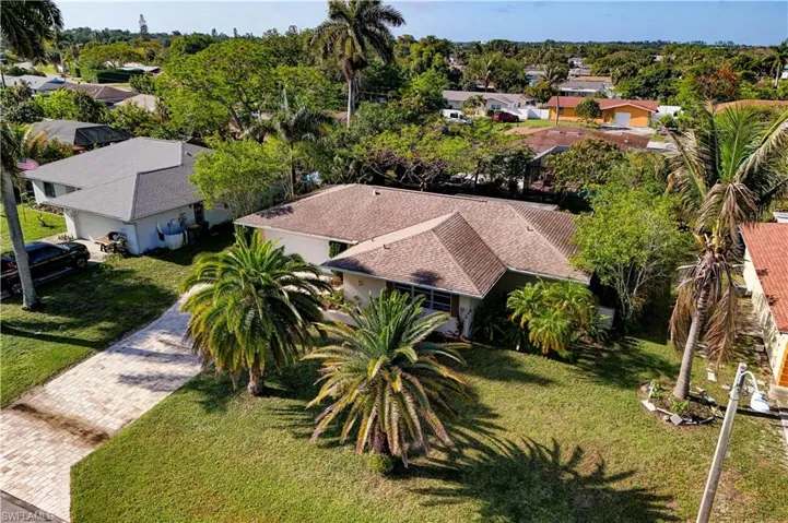 4818  Tahiti  LN, Naples, FL 34112